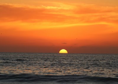 Atardecer mágico en Tamraght – Vista espectacular del océano Atlántico en la costa marroquí