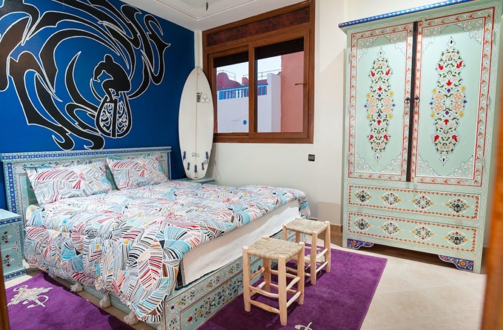 Une chambre double à Azul Guesthouse, Tamraght, Maroc.