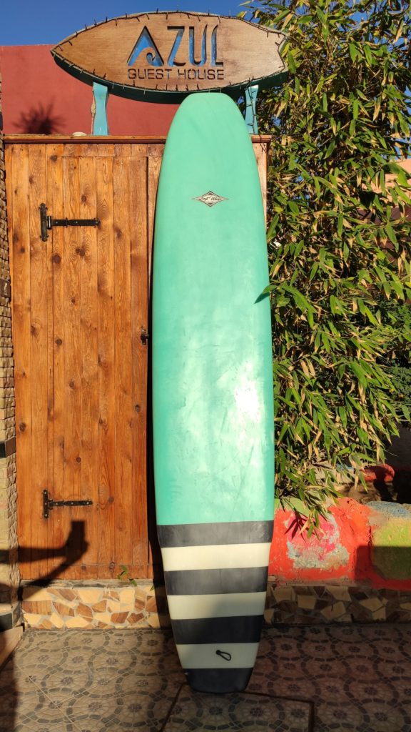Photo of a longboard surfboard, perfect for smooth and fluid riding on waves