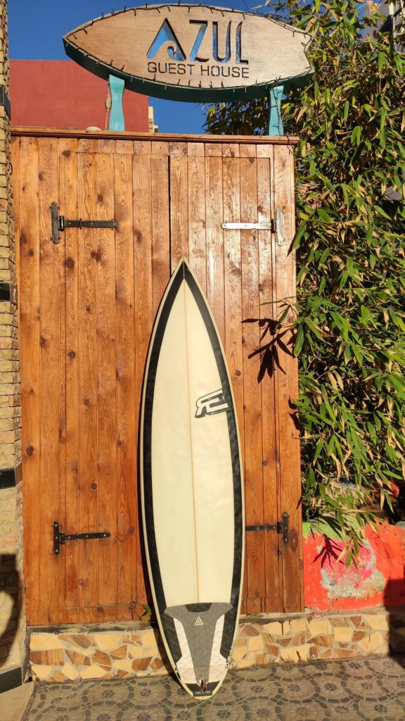Photo of a shortboard, ideal for performing radical maneuvers on waves