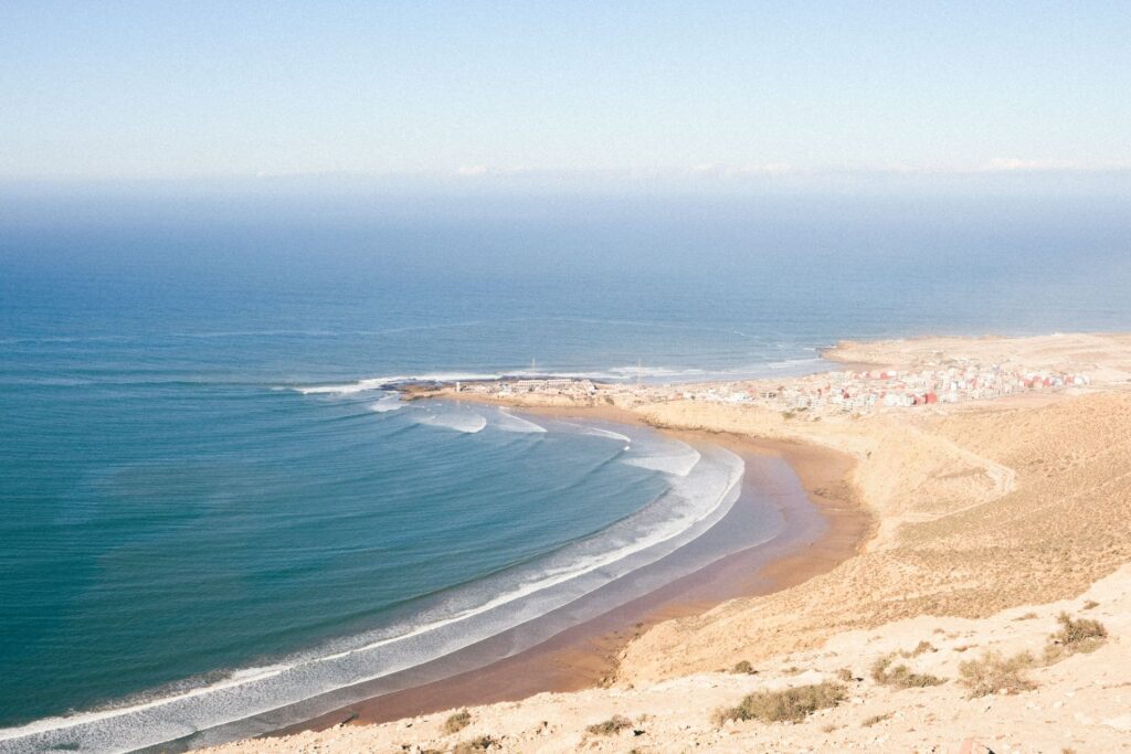 Vue panoramique de la baie d’Imsouane au Maroc en février